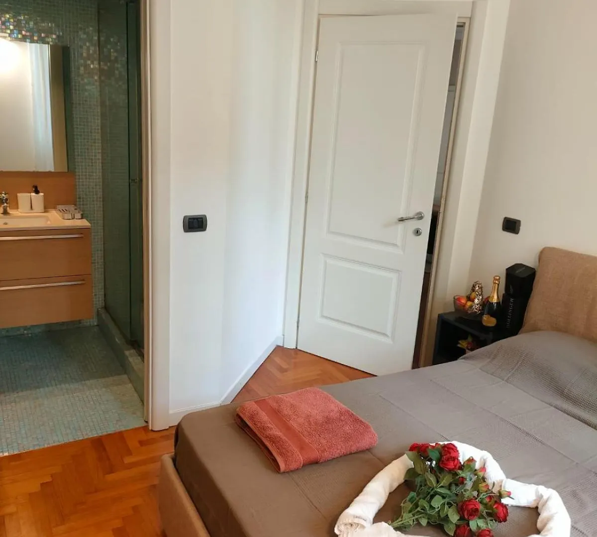 Esclusive & Elegant Loft, Duomo 10 Minutes Apartment Milan