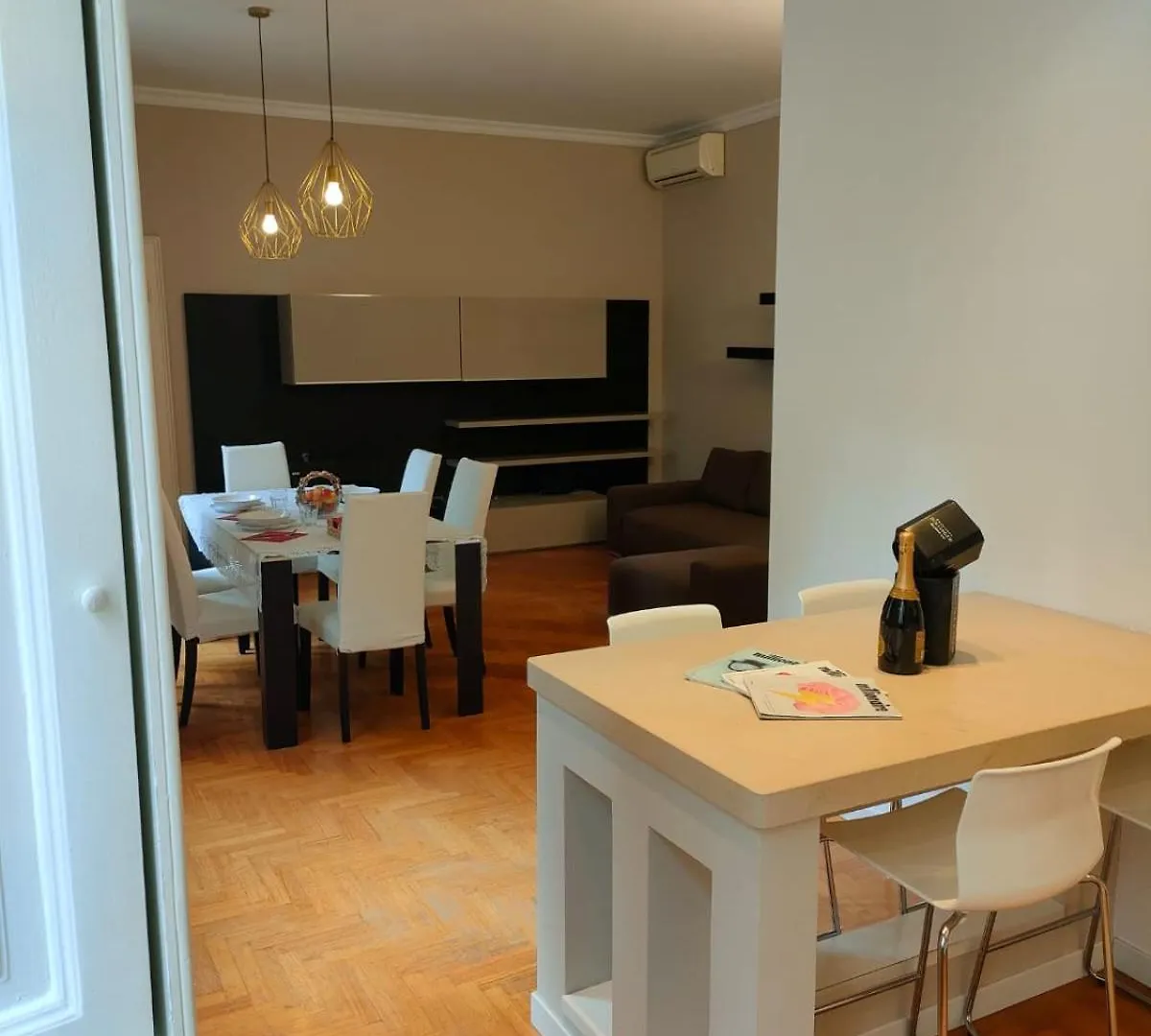 Esclusive & Elegant Loft, Duomo 10 Minutes Apartment Milan