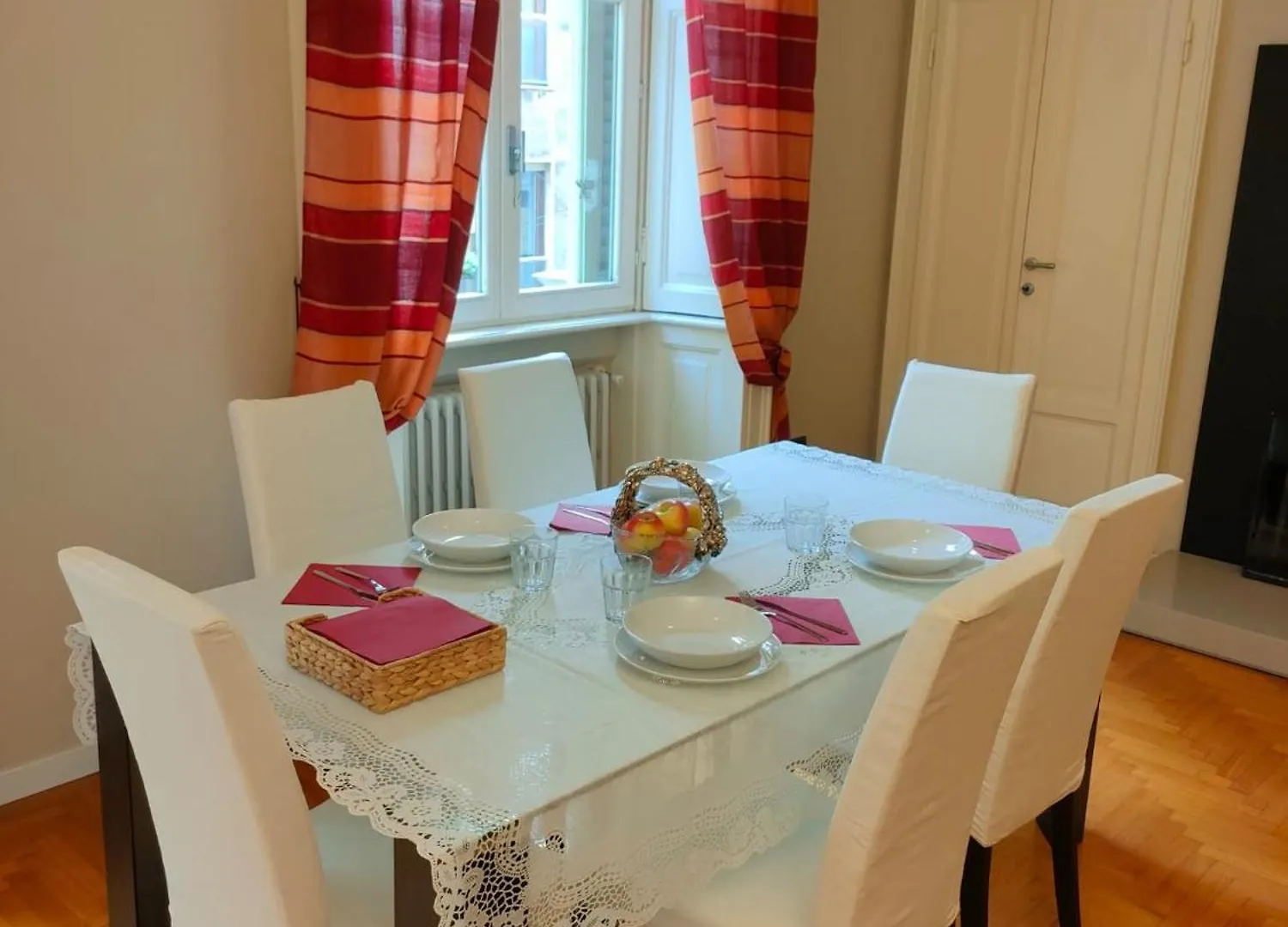 Esclusive & Elegant Loft, Duomo 10 Minutes Apartment Milan
