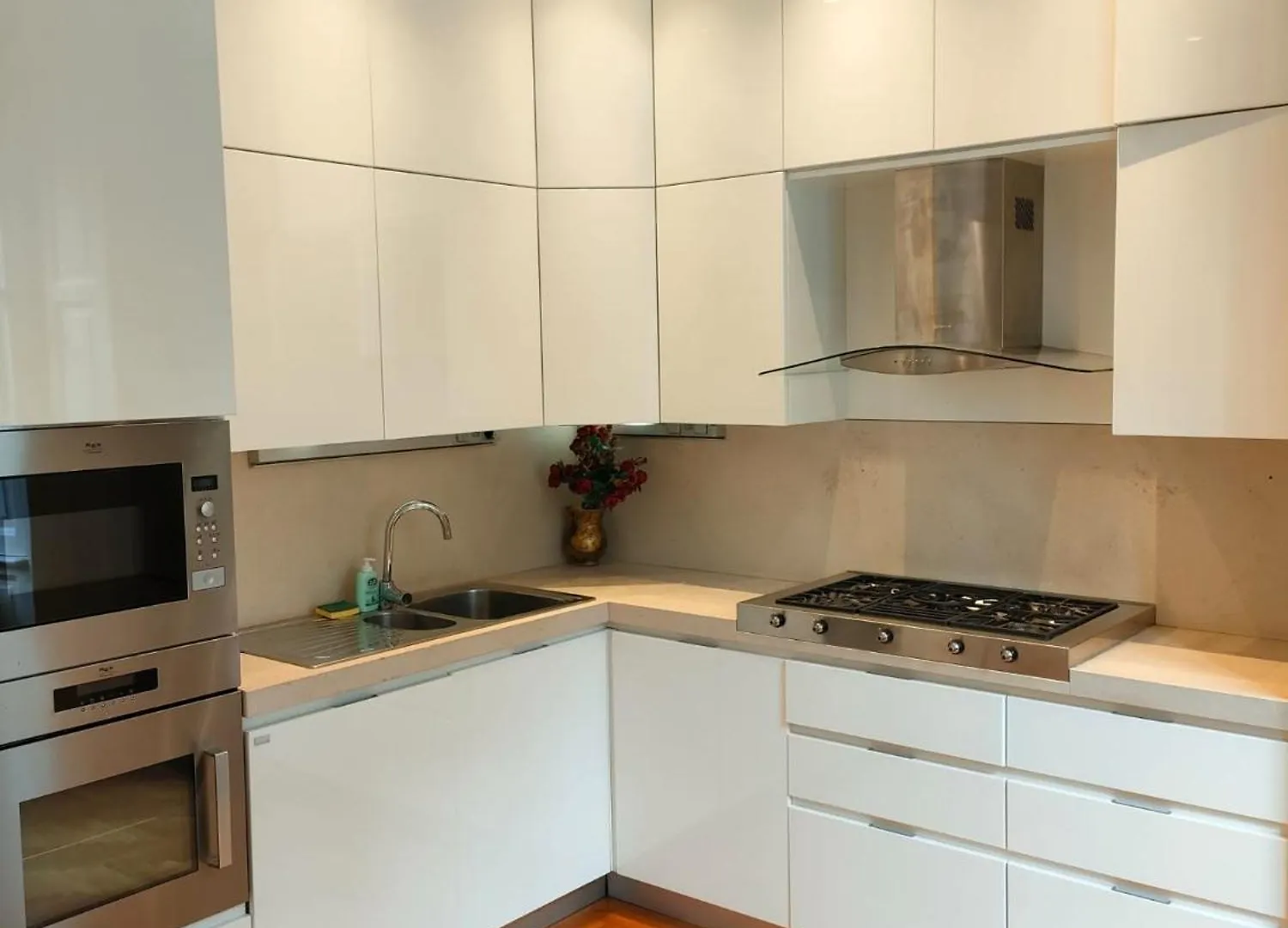 Esclusive & Elegant Loft, Duomo 10 Minutes Apartment Milan Italy