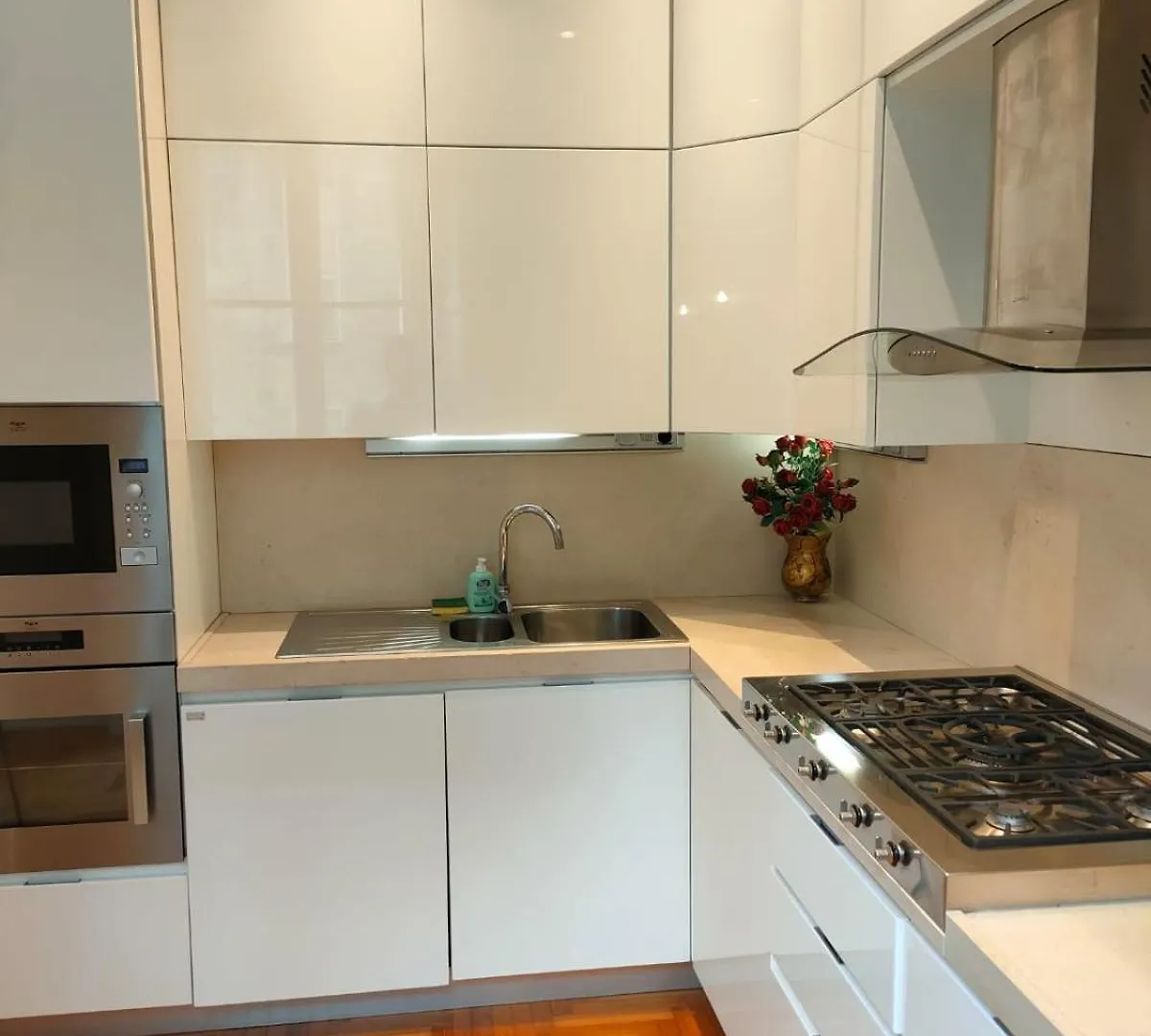 Esclusive & Elegant Loft, Duomo 10 Minutes Apartment Milan